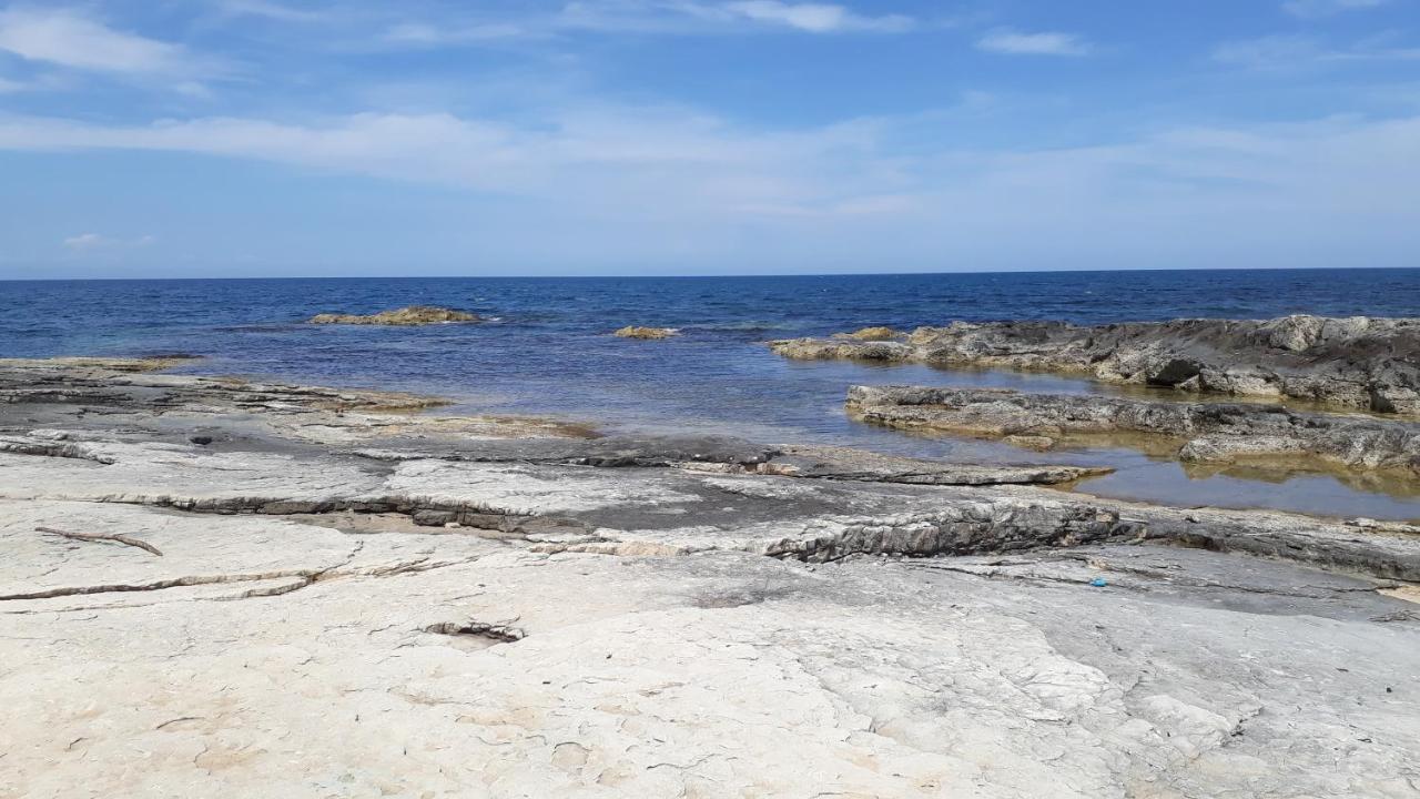 Casamore Augusta Luaran gambar